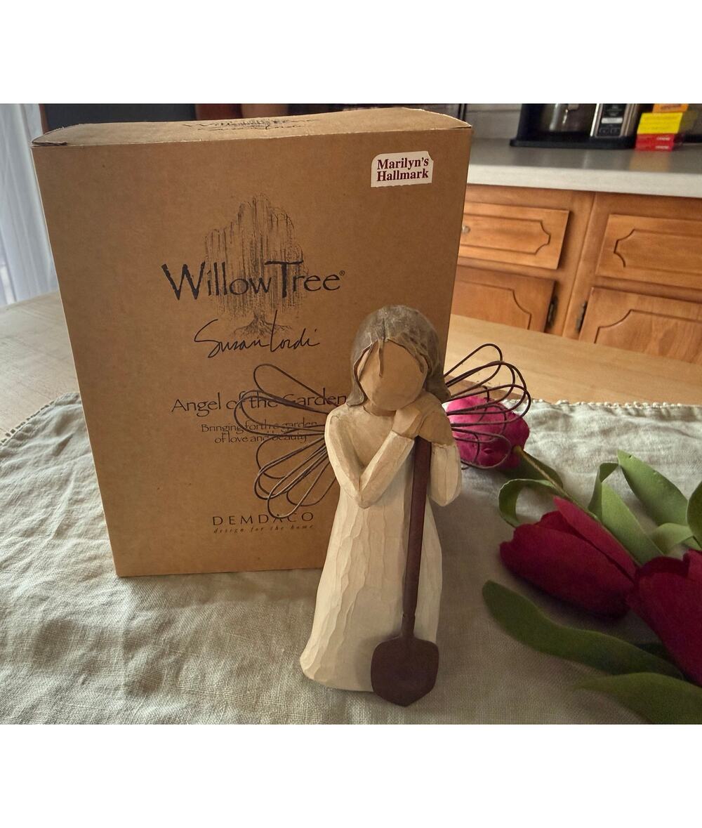 Willow Tree Susan Lordi Angel of the Garden with Box